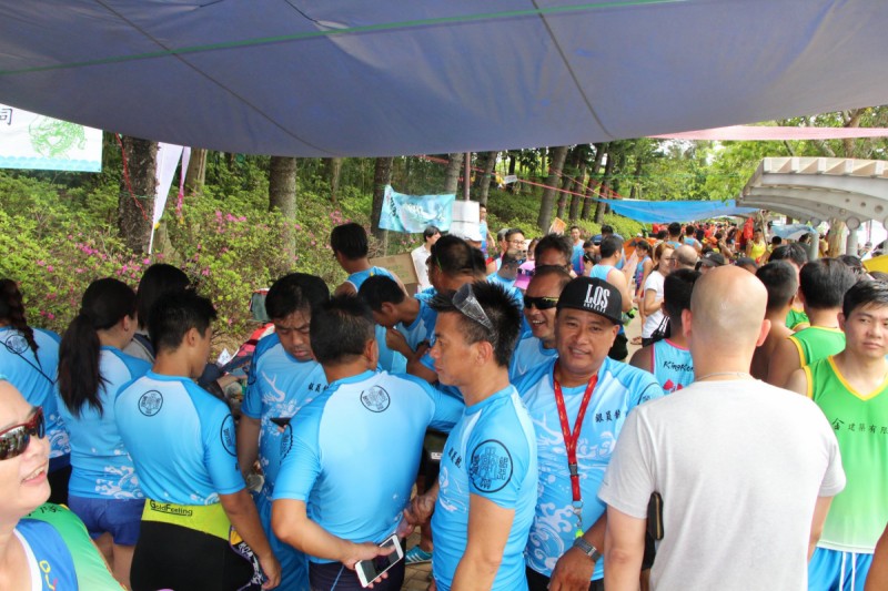各健兒們正準備下1場比賽